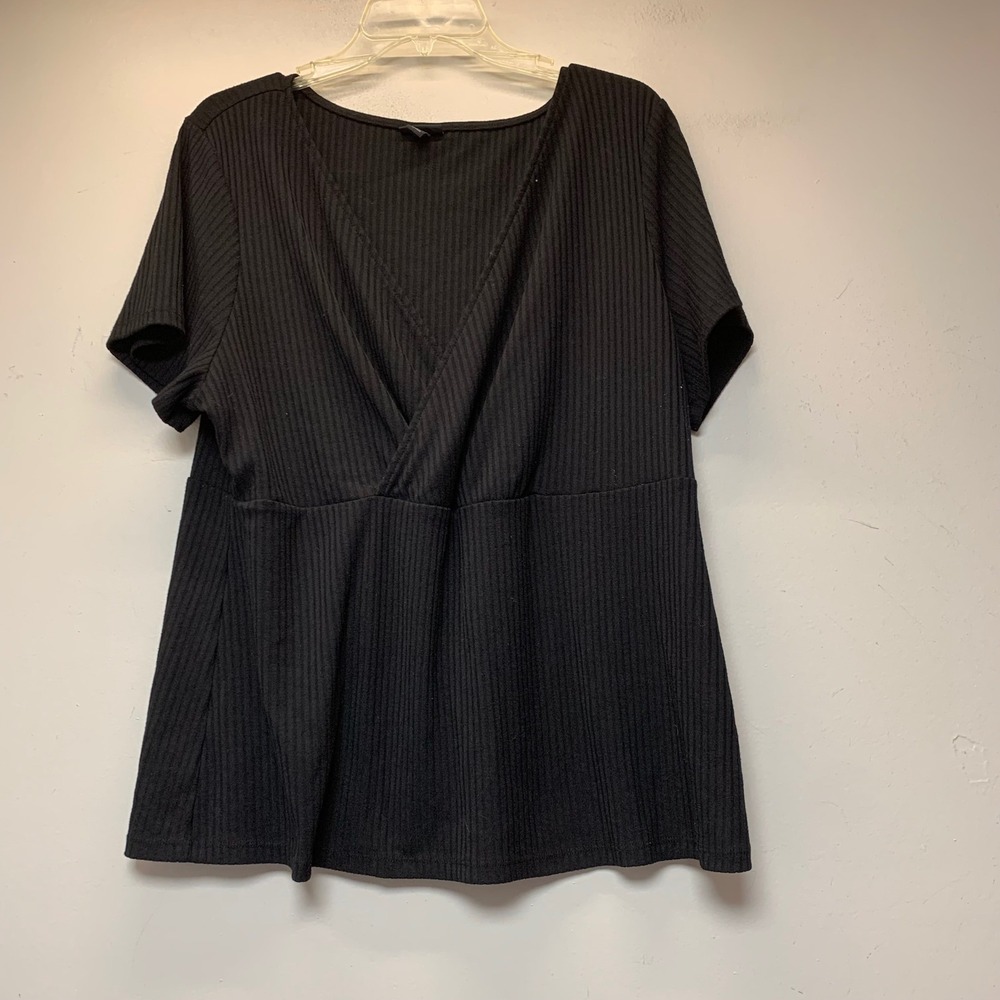 Torrid Surplice Wrap Top Womens 3 Black Excellent Ribbed Short Sleeve V-Neck